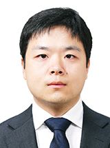 准教授　劉 子昂